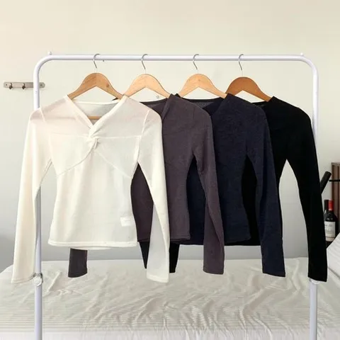 신상오픈런 여자 슬림핏 가슴꼬임 얇은 레이어드긴팔 티셔츠