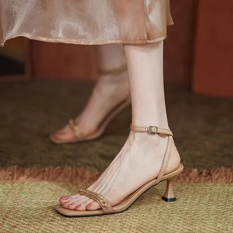 셀러허브 패션 202 여성샌들 여름 힐샌들 스트랩 하이힐