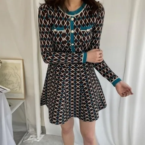 신상오픈런 CMO4590빗로르 스웨터 레트로 스프링 여성 간절기 플레어 원피스18171370597559