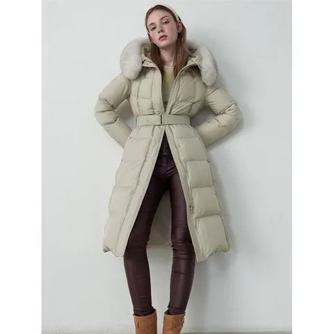 에고이스트 라이트베이지 시그니쳐 페미닌 벨티드 롱 구스 EP4TD007_P365080000