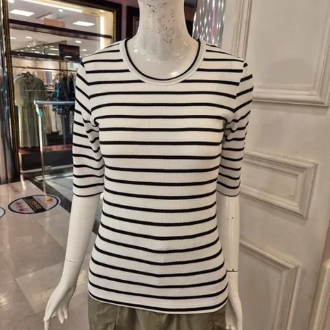 BCBG 비씨비지 가을25 스트라이프 슬림 티셔츠 B5C7X402_P404552527
