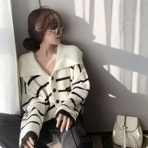 기타 여리 핏 데일리 브이넥 카라 클래식 스트라이프 가디 (KYR-WFH5F9O)