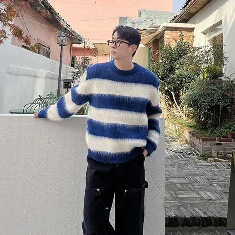 셀러허브 패션 남자오버핏니트 모헤어 스트라이프 남녀공용 단가라 (27421059)