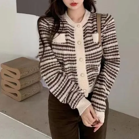 셀러허브 1 [XBI6IL52]상견례 하객룩 스트라이프 니트 라운드넥 오피