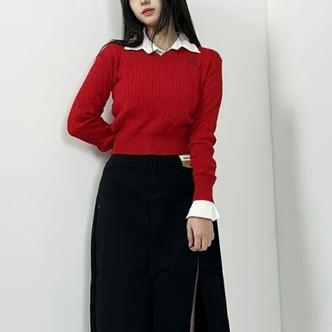 엄지척 꽈배기 브이넥 자수 포인트 세미 크롭 니트19677695667501