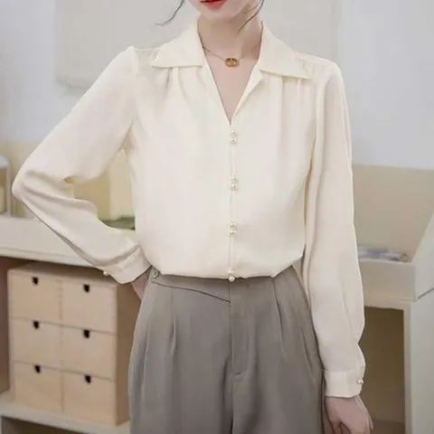 셀러허브 1 [HYIJVKZS_4B]새틴 청블라우스 날렵한카라 진주버튼 (24452807)