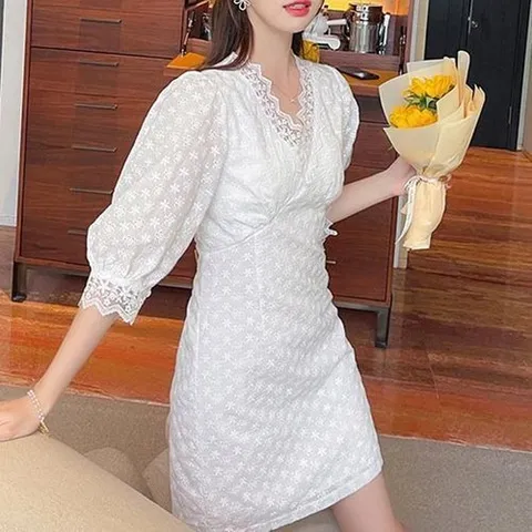 셀러허브 1 러블리한 화이트 원피스 브이넥 라인 은은한 꽃무늬 (11183271)