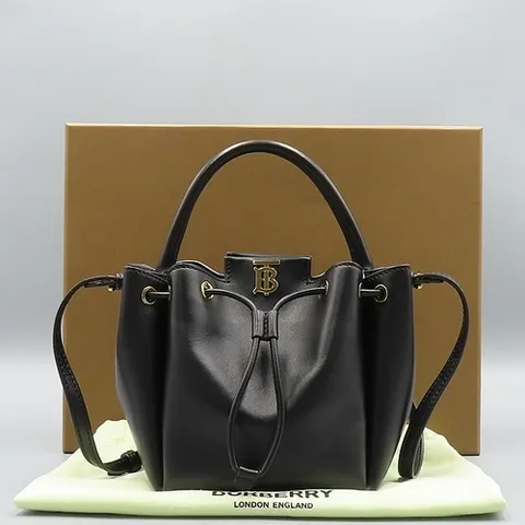 버버리 고이비토 중고명품 Burberry(버버리) 80285411 블랙 모티브 레더 버킷백