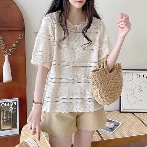 패션플러스 다잇템] 여자 반소매 키치룩 펀칭레이스 피서룩 비침 블라우스18058718588872