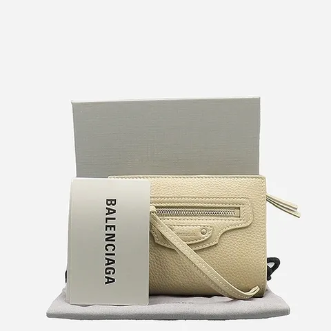 발렌시아가 고이비토 중고명품 Balenciaga(발렌시아가) 650846 15Y0Y 그레인드 카프 네오 클래식 컴팩트 반지갑