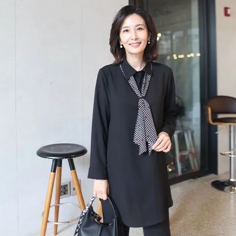 쉬즈마담 T57181 뒷단추 스카프 카라 롱블라우스 60대 엄마옷_P373692648