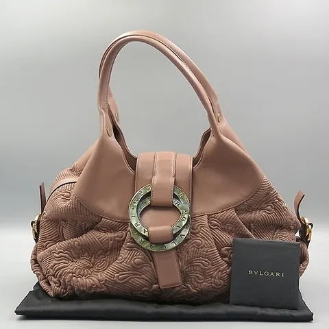 불가리 고이비토 중고명품 Bvlgari(불가리)  금장 로고 엠보 핑크 레더 플라워 문양 찬드라 숄더백