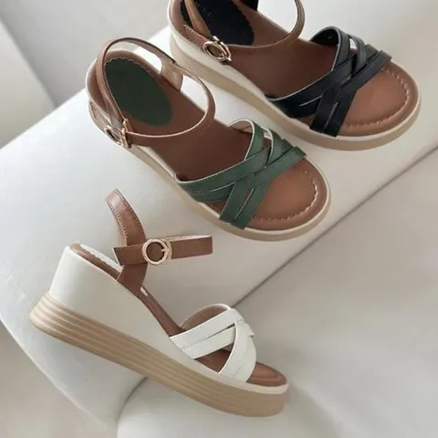 셀러허브 패션 여성 심플 크로스 스트랩 버클 쿠션 샌들