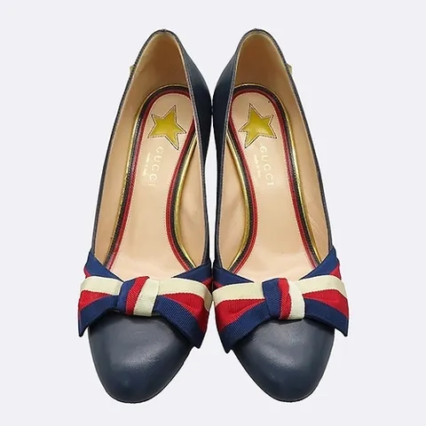구찌 고이비토 중고명품 Gucci(구찌) 432044 리본 장식 스타 스터드 여성용 블루 컬러 레더 하이힐 - 235MM
