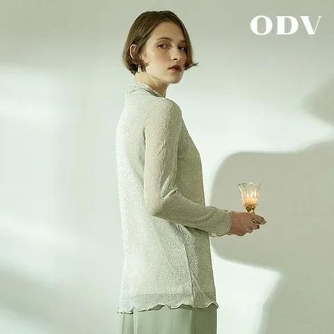 마르조 오디브]플리츠 메탈티블라우스 파스텔베이지