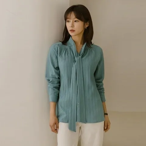 엘리시아 머센 셔링 줄지 타이 블라우스_P415447280