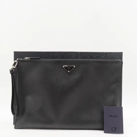 프라다 고이비토 중고명품 Prada(프라다) 2NH001 블랙 사피아노 레더 은장 삼각로고 클러치백 + 손목스트랩