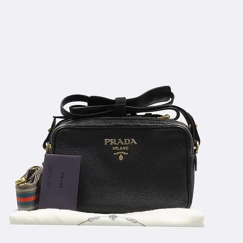 프라다 중고명품 1BH082 VIT.DAINO NERO 블랙컬러 래더 스퀘어 더블집업 멀티컬러 크로스백 + 가죽스트랩