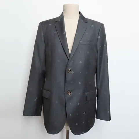 구찌 고이비토 중고명품 Gucci(구찌) 473218 차콜 컬러 울 2버튼 꿀벌 자수 남성용 수트 정장 - 52사이즈