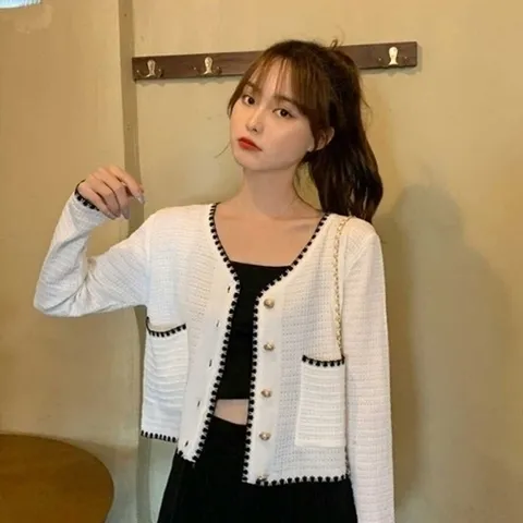엄지척 여자 직장인 출근 룩 검정 버튼 가디건19802099667501