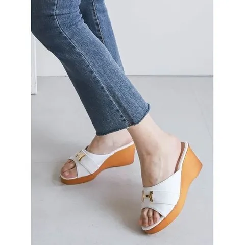 NINAS PARIS 골드이니셜 7cm 웨지 슬리퍼_P394517880