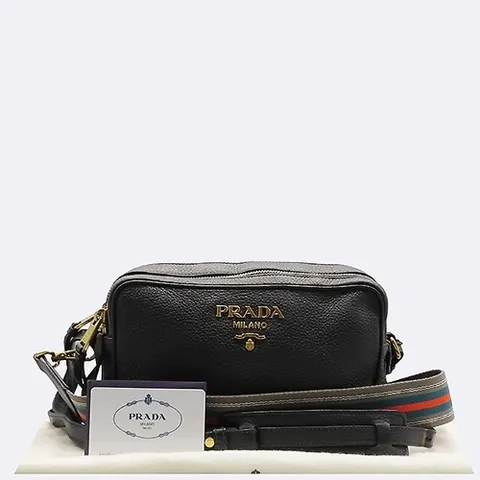 프라다 고이비토 중고명품 1BH082 VIT.DAINO NERO 블랙컬러 래더 스퀘어 더블집업 멀티컬러 크로스백 + 가죽스트랩