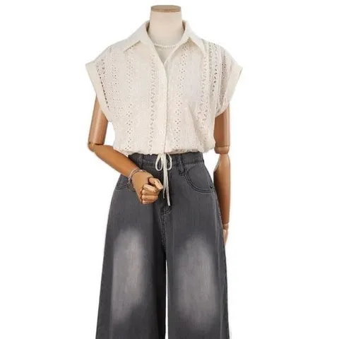 쉬즈나인 달링 펀칭 캡소매 블라우스_P397606258