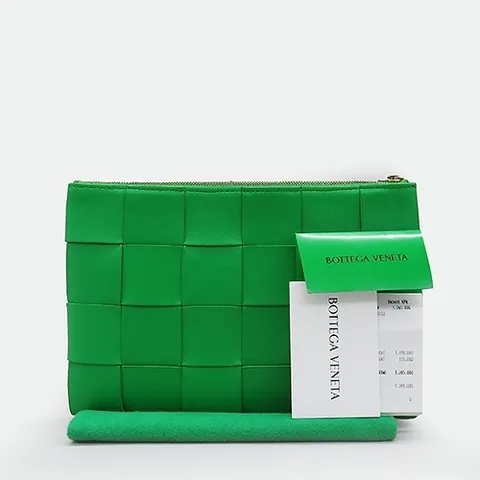 보테가베네타 고이비토 중고명품 BOTTEGAVENETA(보테가베네타) 690586 그린 레더 인트레치아토 스몰 카세트 클러치