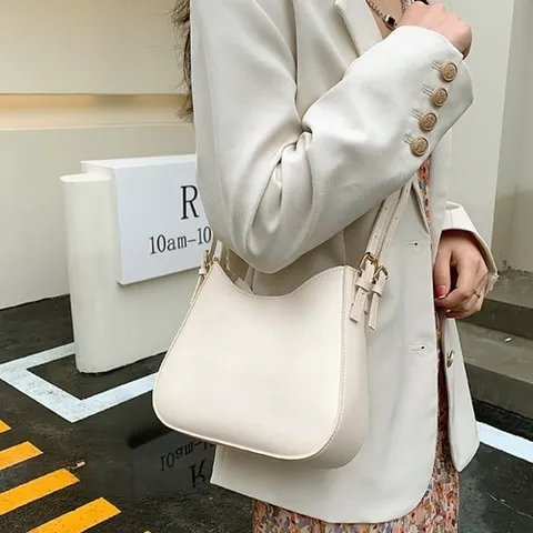 우아한 하프 레더 크로스백 아이보리 가죽 크로스백