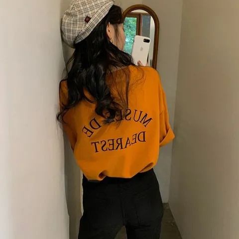 20대 대학생 여자 오버핏 박스 후면레터링 반팔티