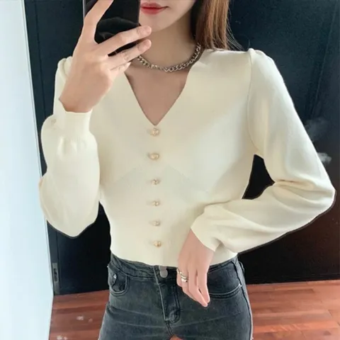 사색 금장포인트 브이넥 긴팔 니트 흰티
