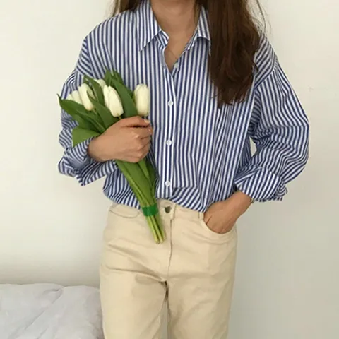 예쁜 색상 루즈핏 스타일 여성 외출 코디 줄무늬 셔츠