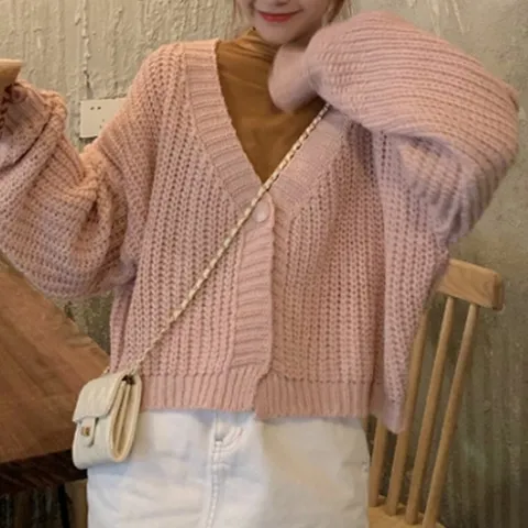 여리여리한 여성 가디건 핑크 데이트룩 패션 코디