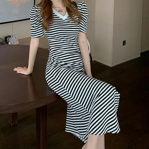색시한 스트라이프 브이넥라인 롱 셔링 롱원피스