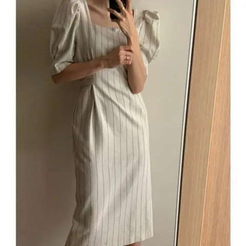 미니원피스 예쁜 페미닌한 바디핏연출 스퀘어넥 뒷리