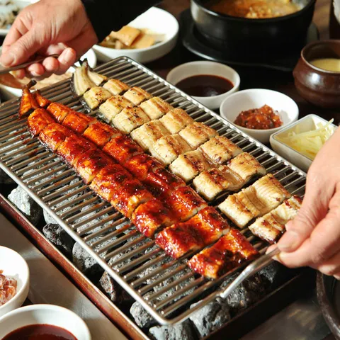 [산지직송] 자연산 100% 통영 특대사이즈 장어1kg+양념소스 2종