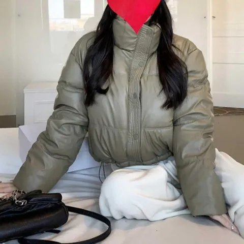 [오노마] ONM 심플 하이넥 레더 크롭 숏패딩 아우터 겨울 점퍼 무광