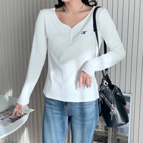피치스킨 버튼 와이넥 티셔츠