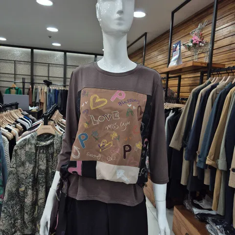 안지크 프린트. 매듭티셔츠