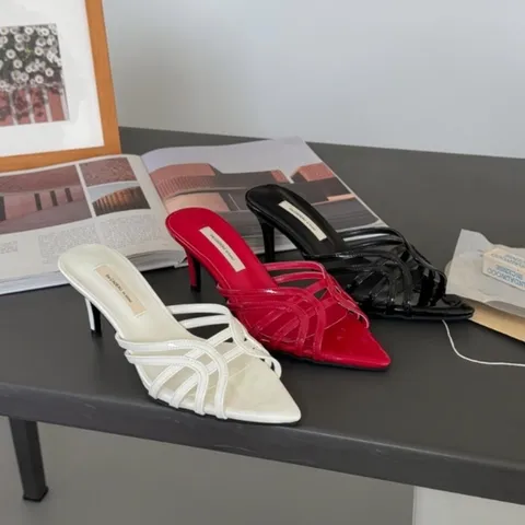 여성 광택 무지 색상 크로스 스트랩 오픈토 샌들