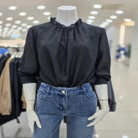 (더아이잗) 프릴 하이넥 블라우스 IR9BL0811390