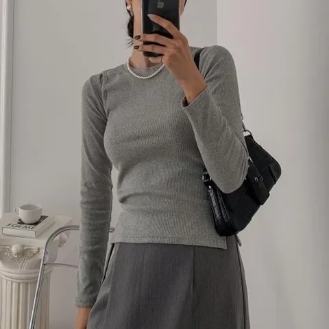 (신상오픈런) |KST634C|로러아 검정 롱슬리브 티셔츠 여성 슬림핏 잔골지 비대칭_18175035_597559