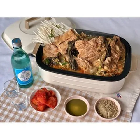 [1박2일 방영된 43년전통 목포맛집]진한 우거지 뼈해장국 2인분 1.8kg 감자탕 갈비탕 뼈다귀 선지 순대국 육개장 부대찌개 교동 다슬기 아욱 콩나물 사골 가정간편식 밀키트, 1개