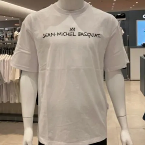 CLRIDE 클라이드 앤 미친!!!특가2024 매장 1등판매률 품절상품[CLRIDE.N]50% 장미쉘 바스키아 라인 . 왕관 콜라보 등판 아트웍 포인트 고퀄 라운드넥 반팔 티셔츠