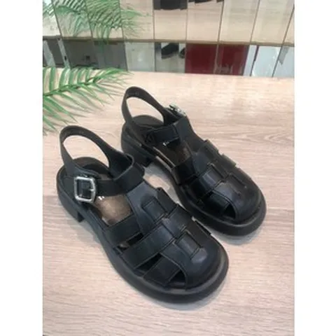 솔트워터샤크 브라도르 김나영샌들 발볼넓은 편한샌달 아름다운 집 Baotou 여름 새로운 일본 부드러운 소녀 복고풍 두꺼운 그물 빨간색 여성 로마