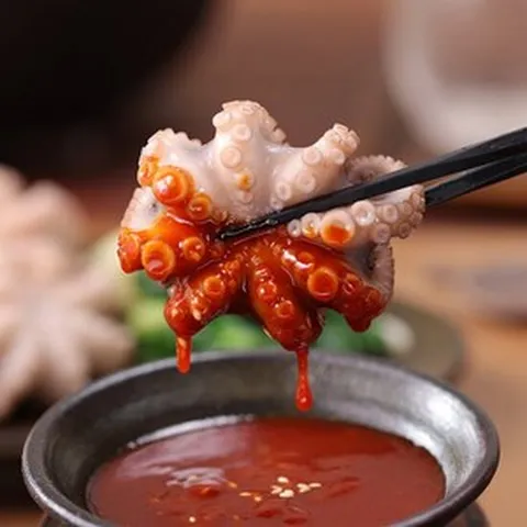 [오션킹] 자연산 손질 통주꾸미300g*5팩(총50마리)+숯불매콤소스190g, 5개