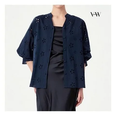 베라왕 22SS 아일렛 블라우스