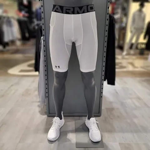 [언더아머] NC강남점 신축성이 뛰어나고 편안한 착용감의 남성 HeatGear 포켓 롱 쇼츠 레깅스 화이트 1361602-[100]