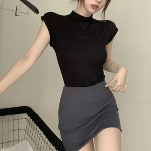 하프 터틀넥 캡소매 크롭 반팔