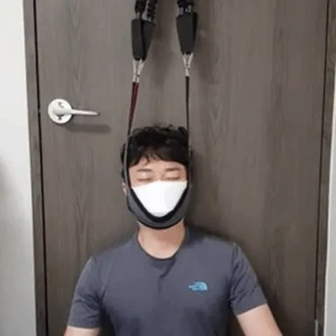 내 목에 딱 맞게 쭈욱 당겨 목어께 편안해지는 목견인치료기 특허목견인의료기, 1개